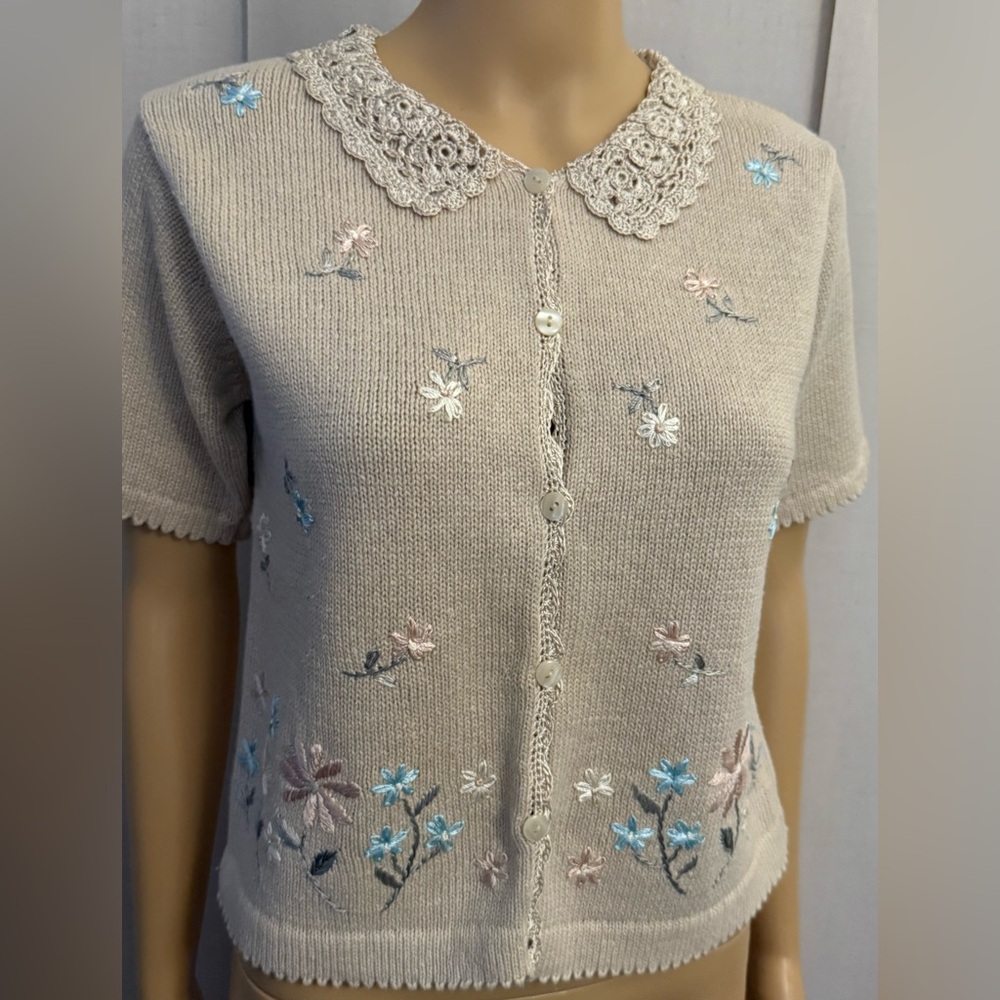 Best United Garment Co. knit, short sleeve sweater w/ embroidery & lace collar.